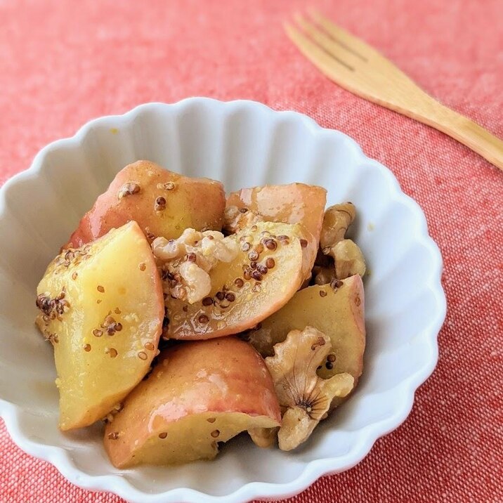 電子レンジで簡単!りんごとくるみの粒マスタード蒸し